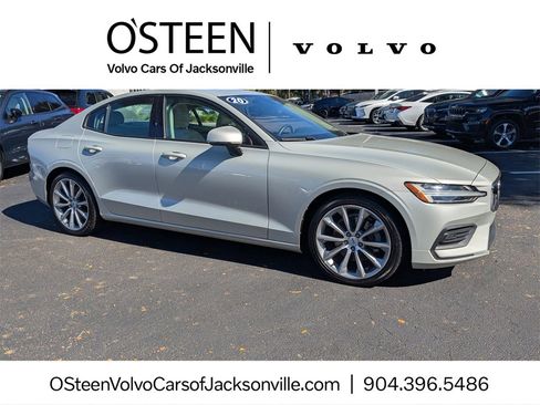 Used 2020 Volvo S60 T5 Momentum image 1