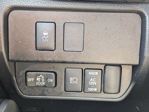 Used 2021 Toyota Tacoma TRD Sport w/ Technology Package image 18