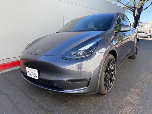Used 2023 Tesla Model Y Long Range image 1