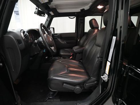 Used 2018 Jeep Wrangler Unlimited Sahara AWD/4WD image 7