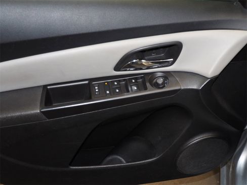 Used 2015 Chevrolet Cruze LS image 7