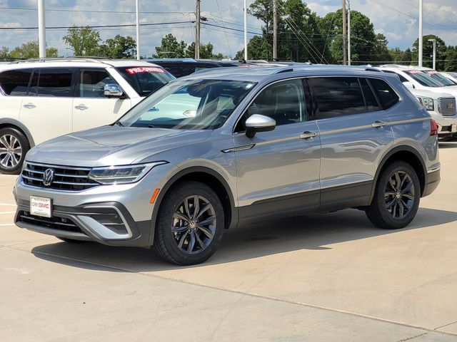 Used 2022 Volkswagen Tiguan SE FWD image 3
