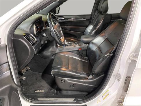 Used 2019 Jeep Grand Cherokee Overland AWD/4WD image 18