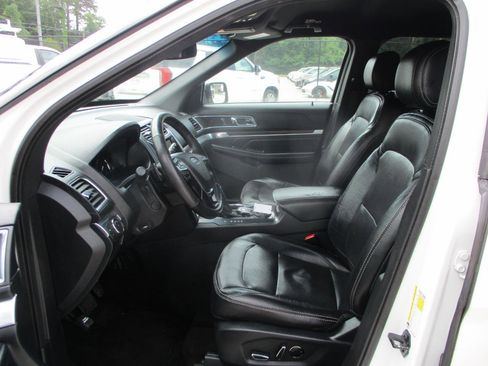 Used 2016 Ford Explorer Limited image 17