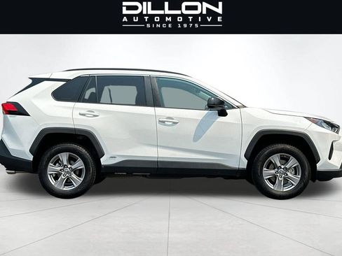 Used 2022 Toyota RAV4 LE AWD/4WD image 3