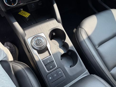 Used 2022 Ford Escape Titanium image 14