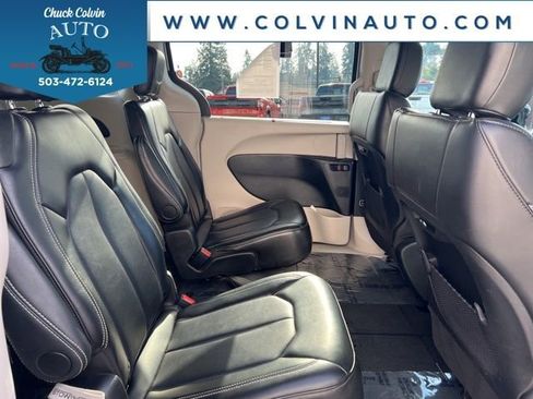 Used 2024 Chrysler Pacifica Touring-L image 24