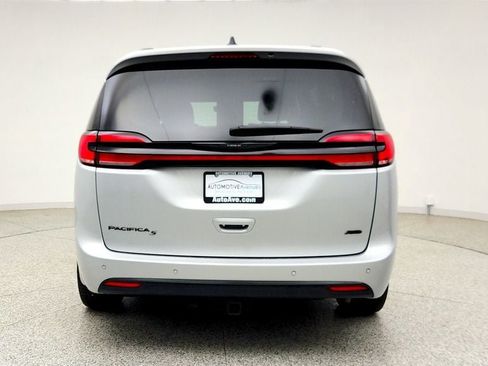 Used 2024 Chrysler Pacifica Touring-L w/ S Appearance Package AWD/4WD image 6
