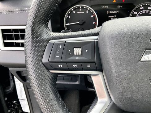 Used 2024 Mitsubishi Outlander SE image 28