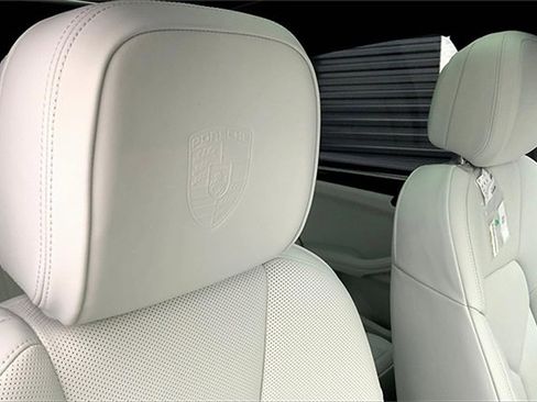 New 2025 Porsche Macan image 8