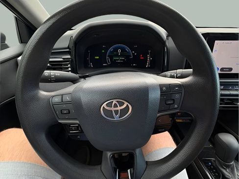 Used 2025 Toyota Camry LE FWD image 8