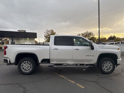 Used 2022 Chevrolet Silverado 2500 High Country w/ Technology Package image 7