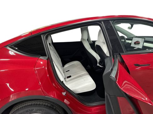 Certified 2023 Tesla Model Y Long Range AWD/4WD image 11
