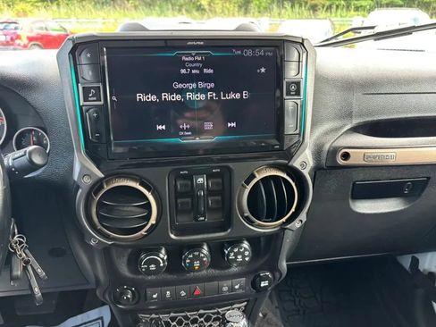 Used 2017 Jeep Wrangler Unlimited Sahara AWD/4WD image 24