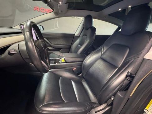 Used 2019 Tesla Model 3 Standard Range image 11