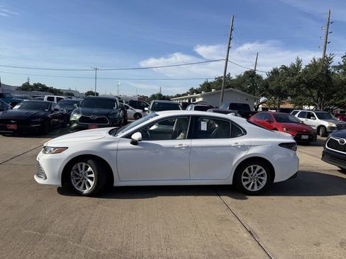 Used 2024 Toyota Camry LE FWD image 8