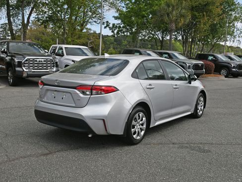 Certified 2026 Toyota Corolla LE FWD image 4