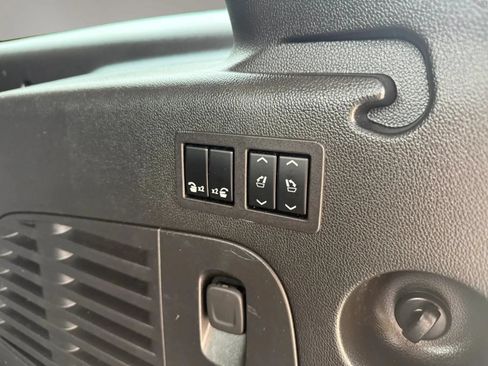 Used 2019 GMC Yukon XL SLT w/ Open Road Package RWD image 12