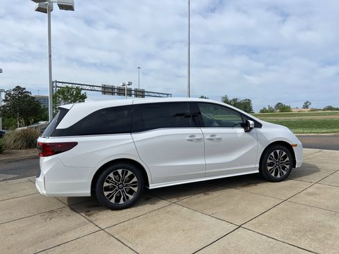 New 2026 Honda Odyssey Elite image 11