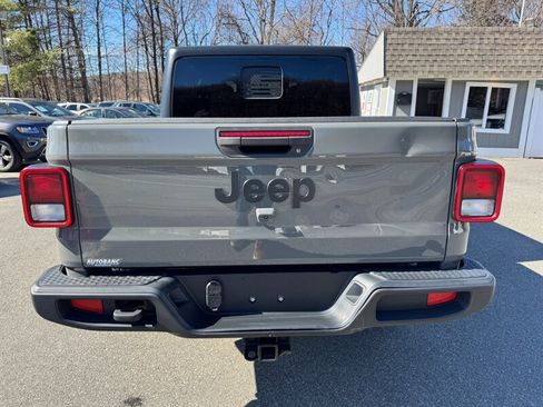 Used 2022 Jeep Gladiator Sport image 6