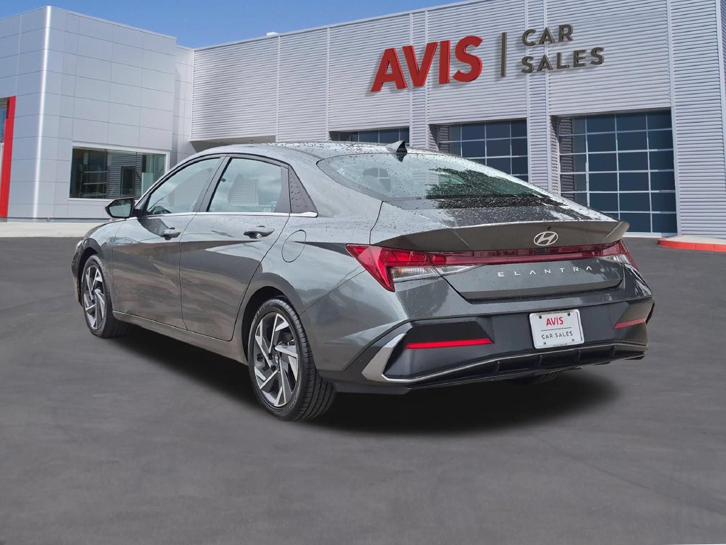 Used 2025 Hyundai Elantra SEL FWD image 9