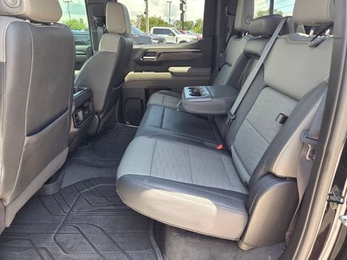 Used 2023 Chevrolet Silverado 1500 ZR2 w/ Technology Package AWD/4WD image 9
