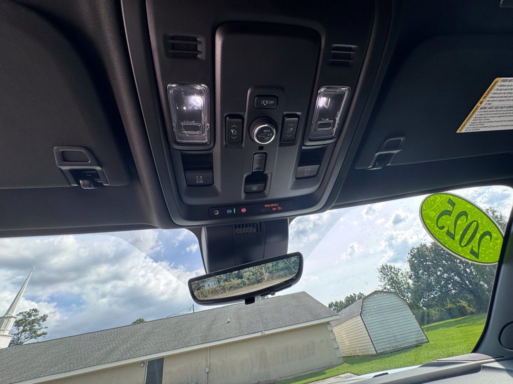 Used 2025 GMC Yukon AT4 Ultimate AWD/4WD image 33