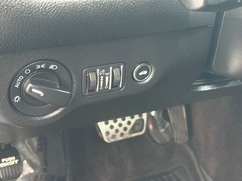 Used 2019 Dodge Challenger SXT AWD/4WD image 10
