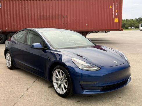 Used 2021 Tesla Model 3 Standard Range Plus RWD image 4