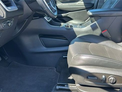 Used 2023 GMC Terrain SLT image 20