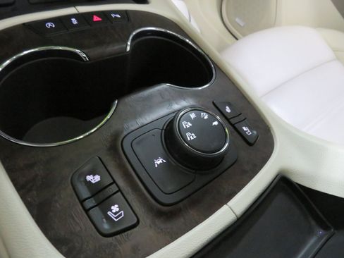 Used 2023 GMC Acadia Denali w/ Denali Ultimate Package AWD/4WD image 16