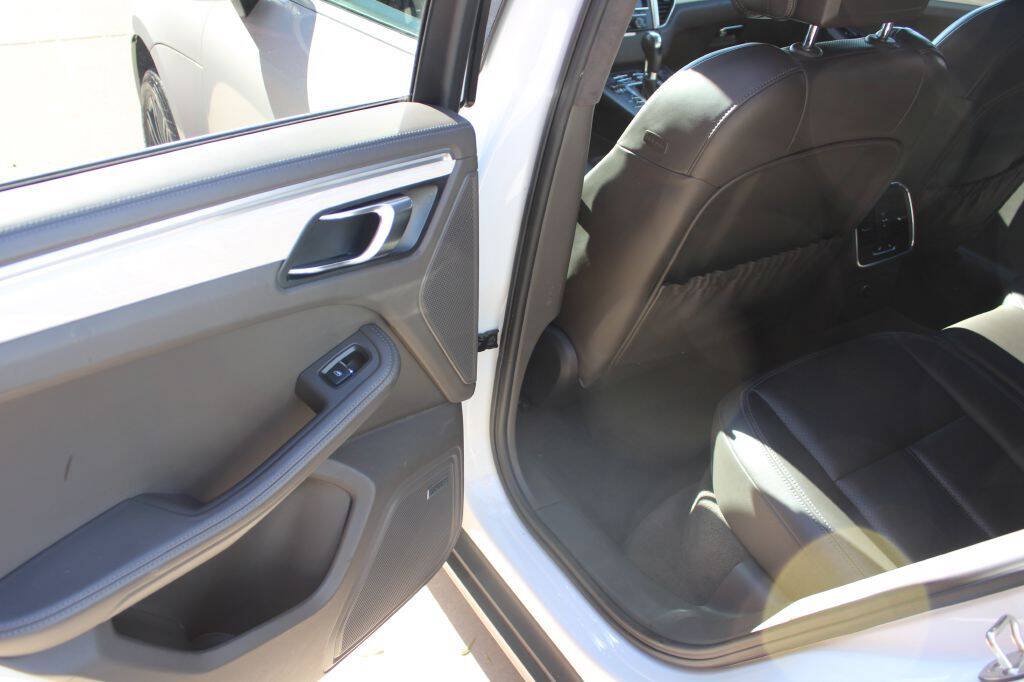 Used 2016 Porsche Macan S AWD/4WD image 12
