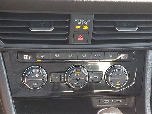 Used 2024 Volkswagen Jetta SE image 15