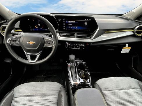 Used 2024 Chevrolet Trax LT w/ Driver Confidence Package image 7