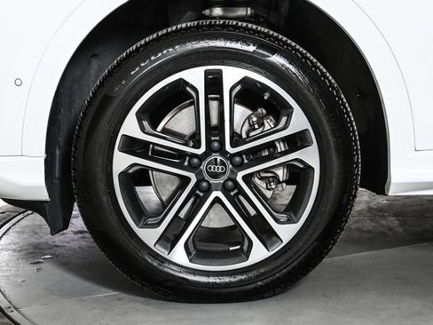 Certified 2025 Audi Q5 Premium w/ Convenience Package image 25