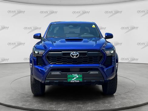 Used 2024 Toyota Tacoma TRD Sport AWD/4WD image 2