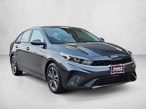Used 2023 Kia Forte LXS FWD image 3