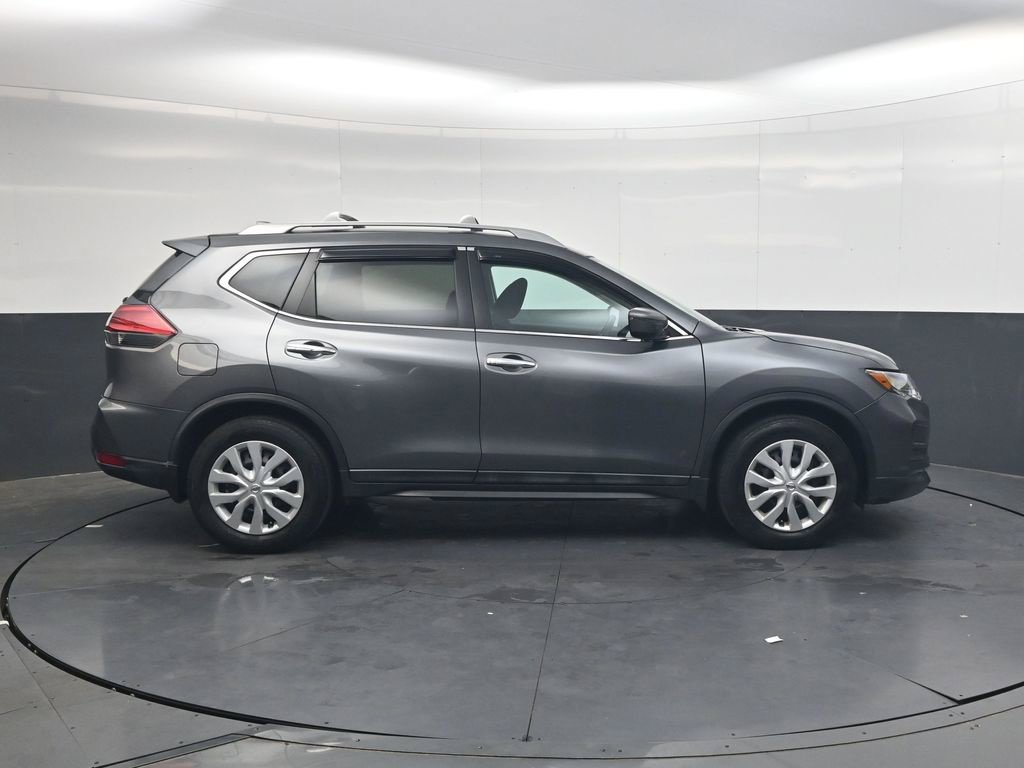 Used 2017 Nissan Rogue S w/ S Appearance Package FWD image 3