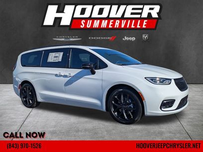 New 2026 Chrysler Pacifica Select