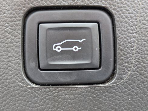 Used 2022 Chevrolet Traverse RS AWD/4WD image 8