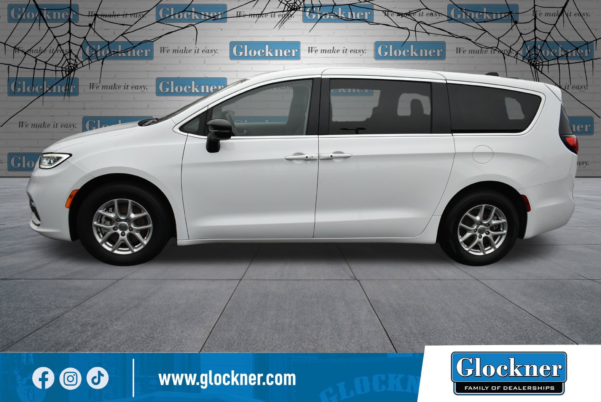 Used 2024 Chrysler Pacifica Touring-L FWD image 9