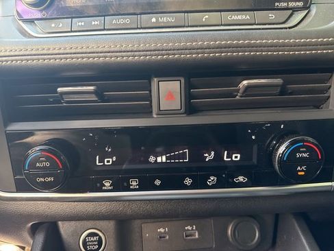 Used 2023 Nissan Rogue SV image 25