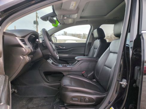 Used 2023 GMC Acadia SLT w/ LPO, Floor Liner Package image 12