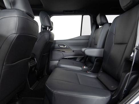 Used 2025 Lexus GX 550 image 16