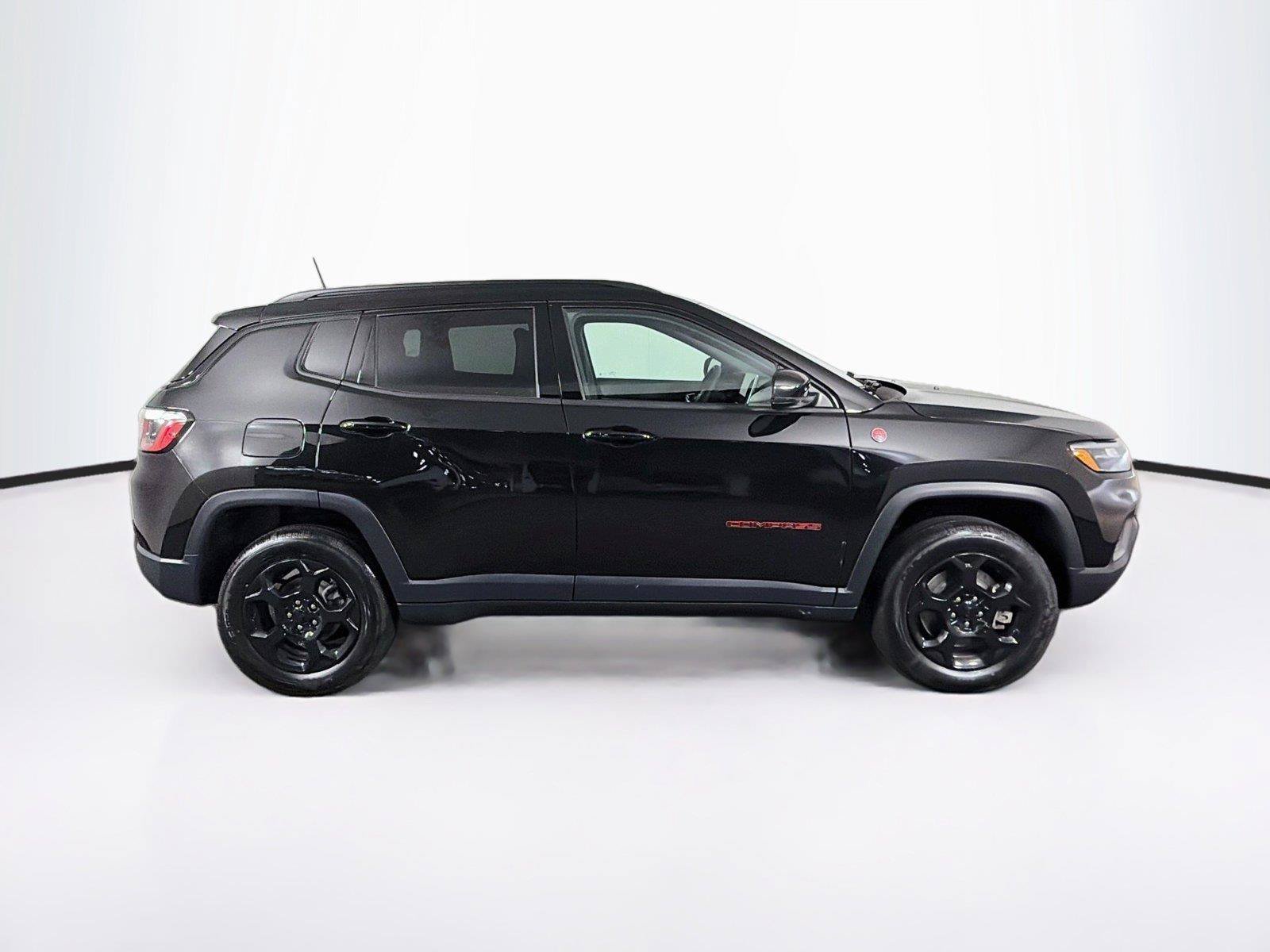 Used 2023 Jeep Compass Trailhawk w/ Sun and Sound Group AWD/4WD image 12