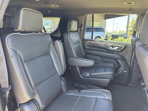 Used 2023 Chevrolet Suburban Premier image 10