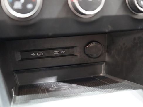 Used 2022 Volkswagen Taos SE image 29