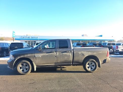 Used 2017 RAM 1500 Express image 2