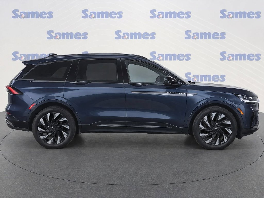 Used 2024 Lincoln Nautilus Reserve w/ Equipment Group 202A AWD/4WD image 8