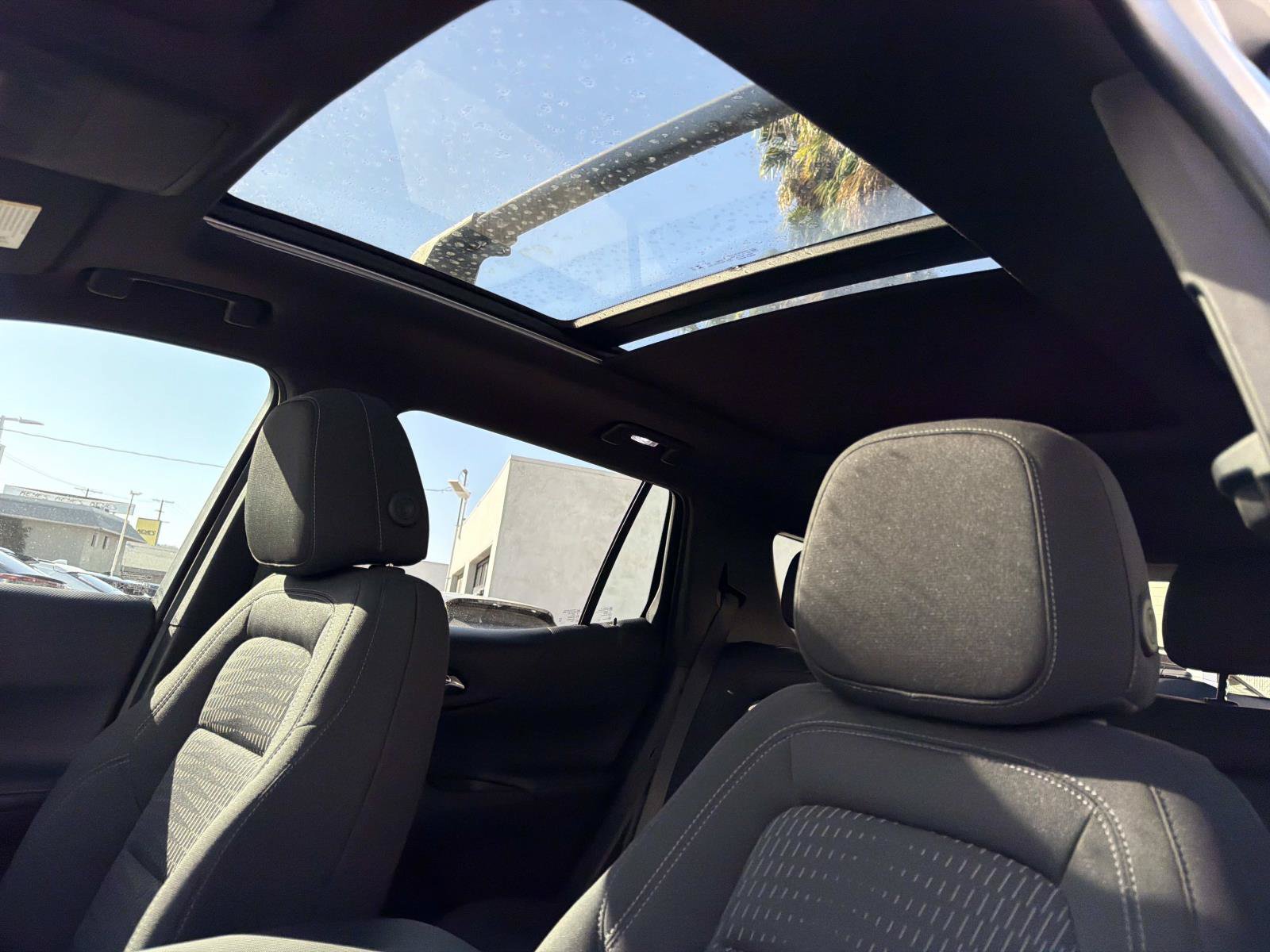 Used 2025 Chevrolet Equinox LT w/ Safety and Technology Package FWD image 19